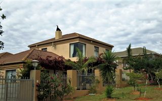 4 Bedroom Duet in Hartenbos Heuwels