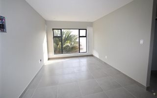 3 Bedroom Apartment in Observatory