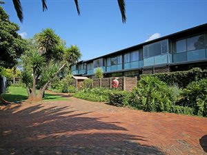 2.5 Bedroom Duplex in Clubview