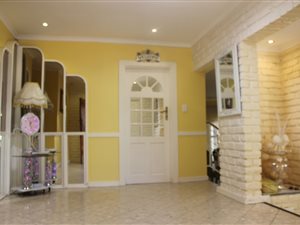 9 Bed House in King Williams Town