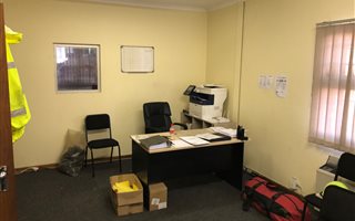 750 m² Commercial space in Deal Party