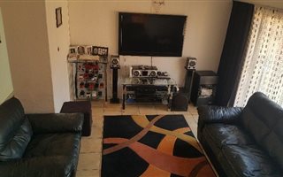 2 Bedroom Simplex in Buccleuch
