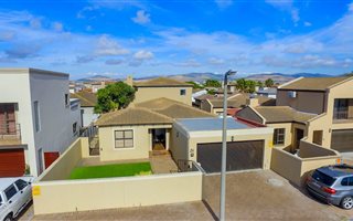 3 Bedroom House in Parklands