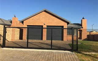 3 Bedroom House in Tembisa