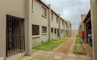 3 Bedroom Flat in Bronkhorstspruit