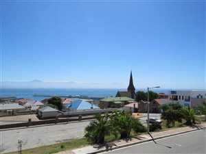 3 Bedroom Flat in Mossel Bay Central