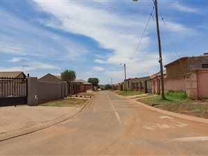 2 Bed House in Clayville
