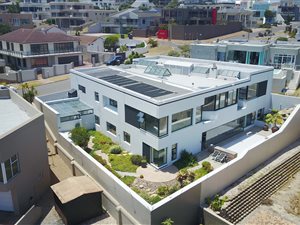 4 Bed House in Bloubergstrand