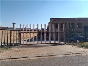 555 m² Industrial space in Devland