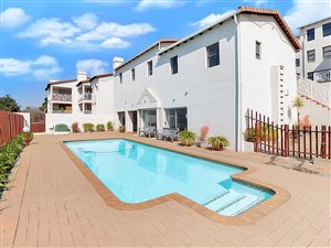 2 Bed Apartment in Constantia Kloof