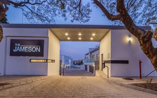 4 Bedroom House in Melrose