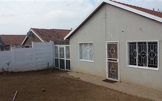 2 Bedroom House in Lotus Gardens