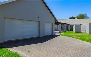 4 Bedroom House in Waterkloof