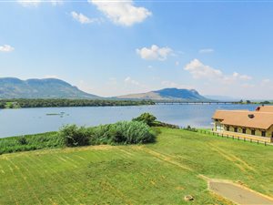 1476 m² Land available in The Coves