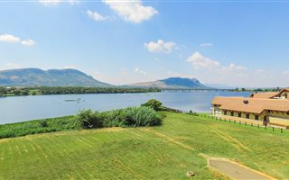 1476 m² Land available in The Coves