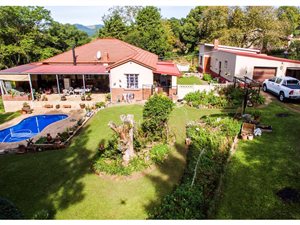 1.6 ha Smallholding in Merrivale Heights