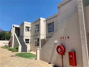 2 Bed Apartment in Roodekrans