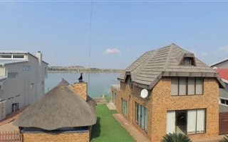 2 Bedroom House in Bronkhorstbaai