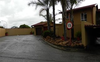 3 Bedroom Townhouse in Die Heuwel