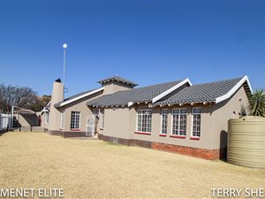 3 Bed House in Edelweiss