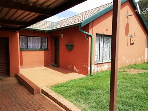 3 Bedroom House in Dan Pienaarville