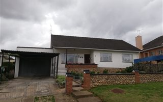 3 Bedroom House in Van Riebeeck Heights