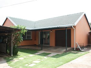 2 Bed Apartment in Witpoortjie