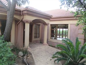 4 Bedroom House in Leeuwfontein