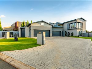 5 Bed House in The Ridge Estate
