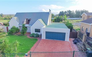 4 Bedroom House in Durmonte