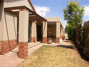 2 Bed Townhouse in Hazeldean (Silverlakes Surroundings)