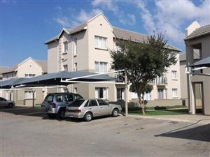 2 Bed Apartment in Klippoortje