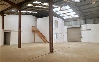 305 m² Industrial space in Strand South