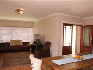 4 Bed House in Lakeside