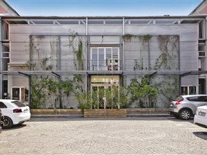 130 m² Commercial space in Parktown North