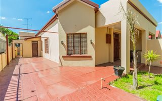 6 Bedroom House in Westdene