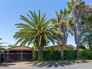 4 Bed House in St Dumas