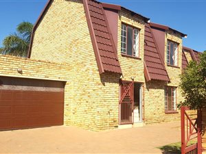 3 Bed Duplex in Ruimsig