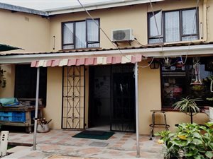 3 Bed House in Newlands West