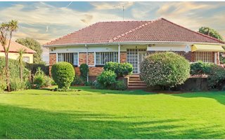 9 Bedroom House in Cyrildene