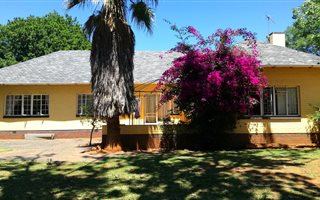 4 Bedroom House in Rowhill