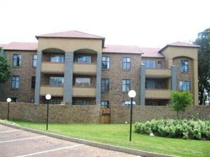 2 Bed Townhouse in Die Hoewes