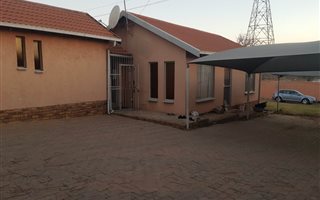 2 Bedroom House in Tembisa