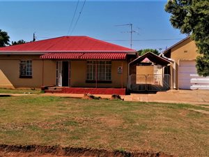 3 Bed House in Roodepoort West