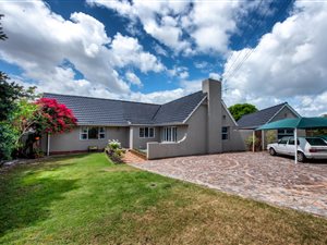 5 Bed House in Bergvliet