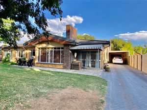 4 Bed House in Universitas