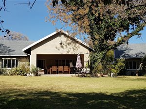 3 Bed House in Bryanston West