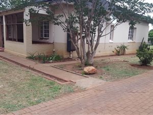 3 Bed House in Selection Park