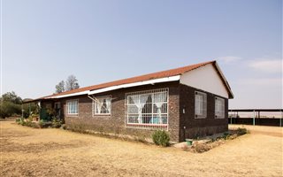 1 m² Land available in Hallgate