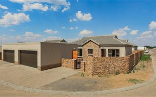 3 Bedroom House in Die Heuwel